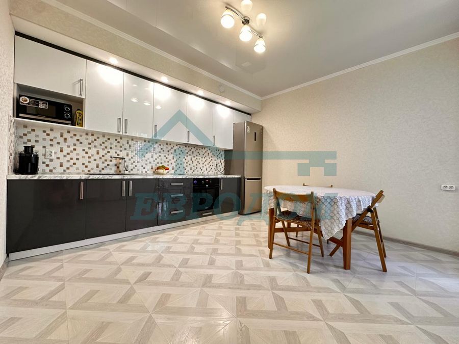 Бориса Богаткова, 253/4, 2-комнатная квартира